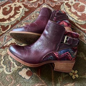 EUC Comfortiva Women’s Leather and Textile Ankle Boots, Sz 9.5M